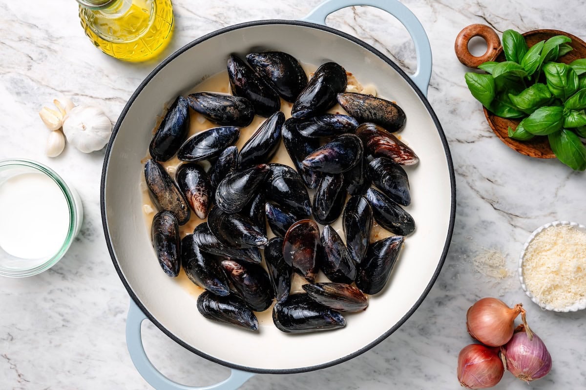 Skillet of mussels.