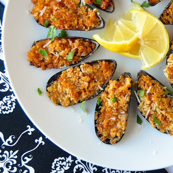 Parmesan Marinara Baked Mussels – easy but impressive. Parmesan Marinara Baked Mussels – easy but impressive.