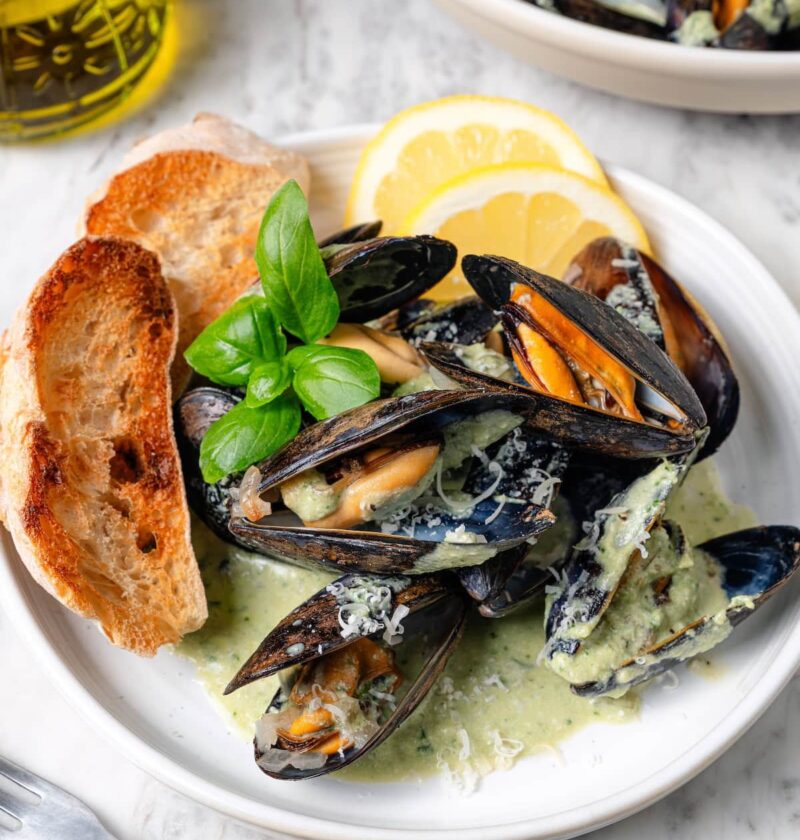 Mussels in Basil Cream Sauce