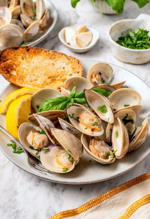 Steamed Clams in White Wine